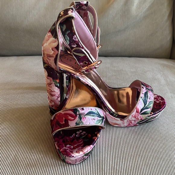 Ted Baker printed pale pink platform sandals in size 37.5(7) USA.🌸 - Picture 7 of 14